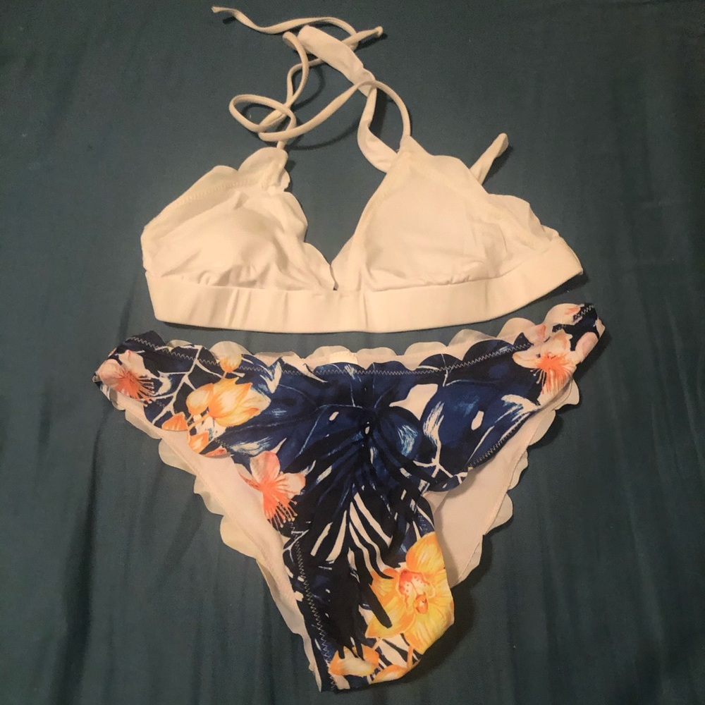 Medium Bikini Set - Picture 2 of 2